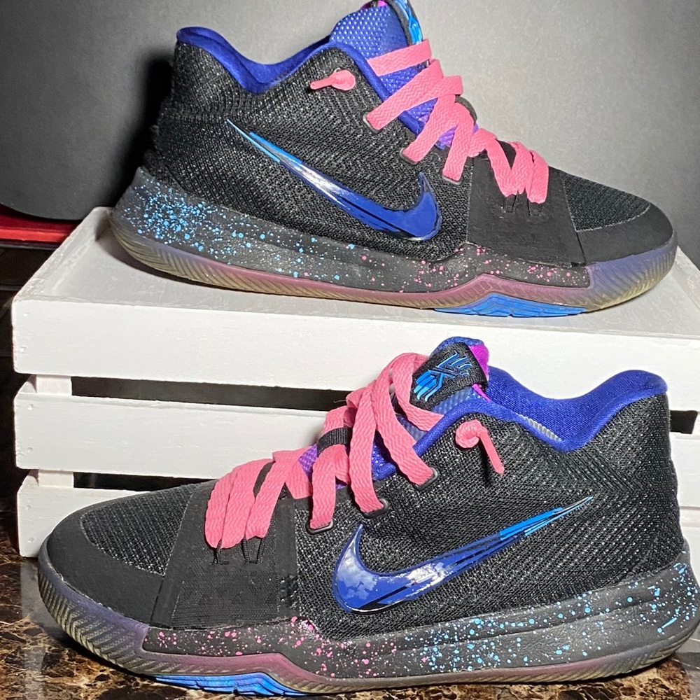 2017 EUC Nike Kyrie 3 Flip The Switch